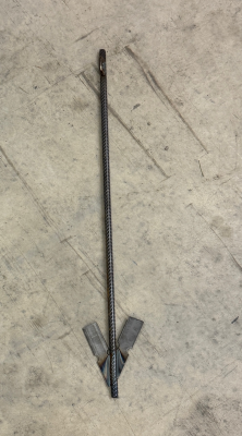 Fixation métallique à enfoncer D. 10 mm avec maillon 75 cm