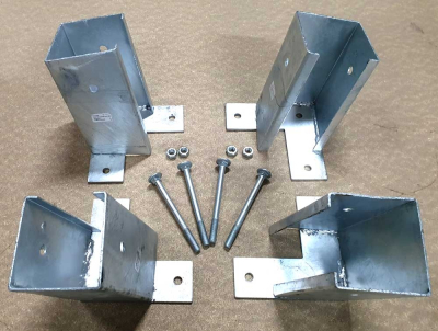Lot de 4 fixations galvanisées pour poteaux carrés 9x9 cm
