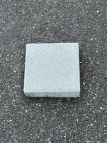 Pavé béton 20x20x6 cm pour stabiliser les pieds
