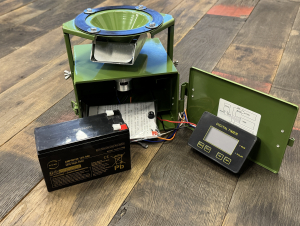 Moteur pour agrainoir avec programmateur et capteur solaire